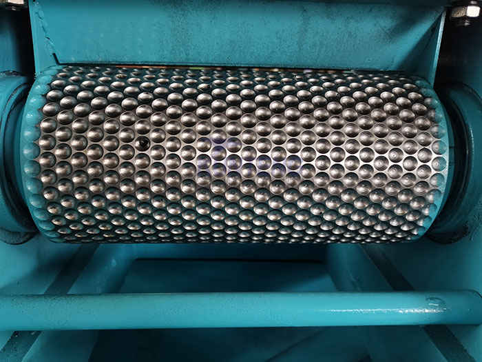 Mould of carbon black double roller granulator 
