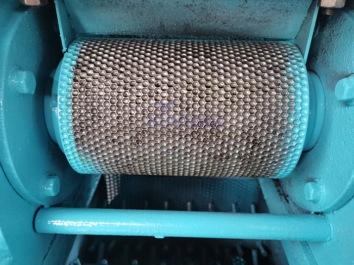 Mould of carbon black double roller granulator 