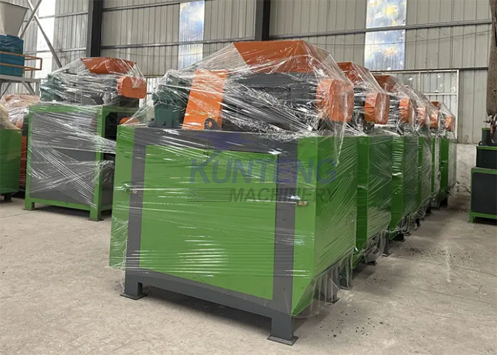 In stock machines of fertilizer double roller granulator 