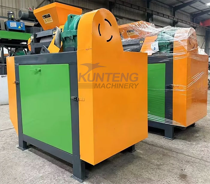 Feature of fertilizer double roller granulator 